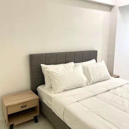 Burgundy Guest Suite Manila Exterior foto
